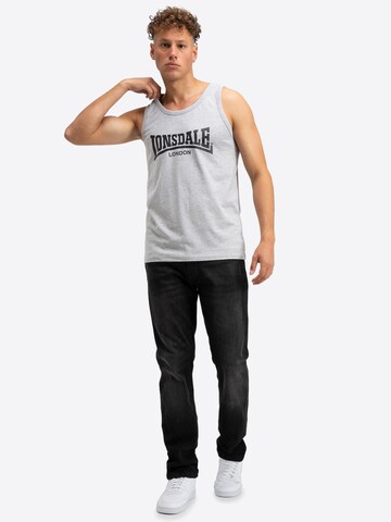 LONSDALE T-shirt 'Averham' i grå