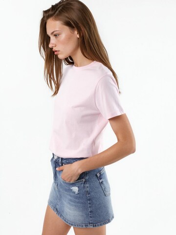 Busem T-Shirt in Pink