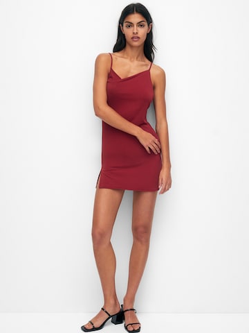 Pull&Bear Kleid in Rot