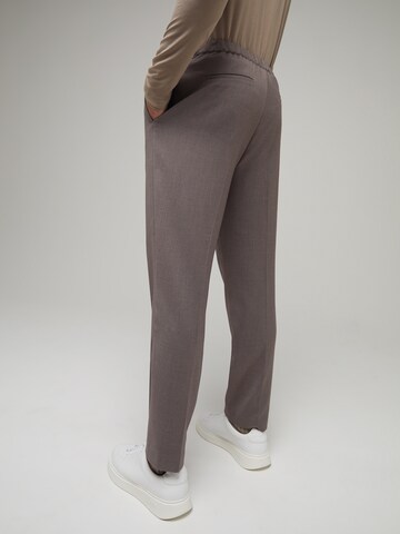 Regular Pantalon 'Edward' ABOUT YOU x Kevin Trapp en gris