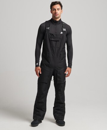 Coupe slim Pantalon outdoor 'Freeride' Superdry en noir : devant