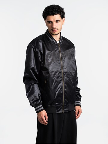 Mitchell & Ness Between-Season Jacket in Black