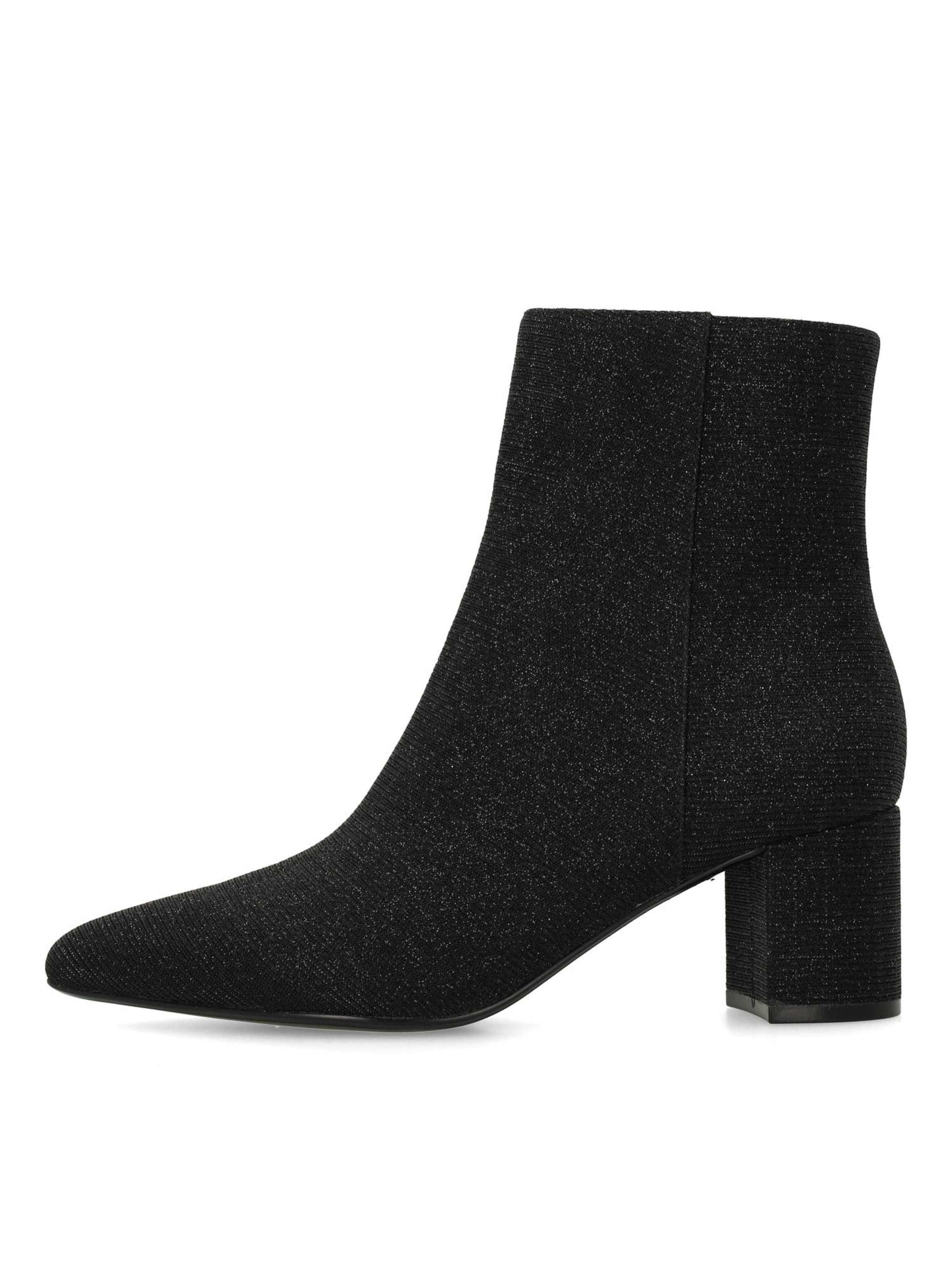 MANFIELD Ankle Boots in Black