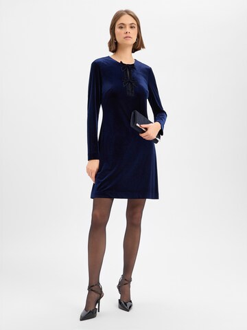 Robe Marie Lund en bleu : devant