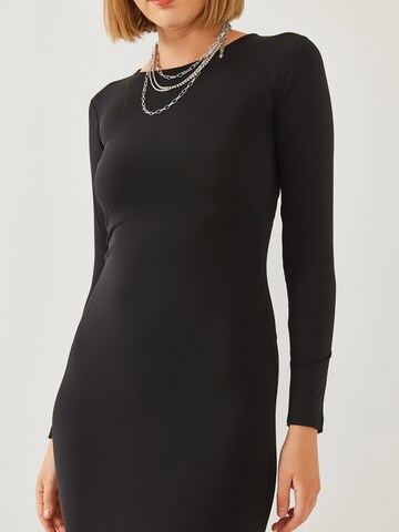 Bianco Lucci Рокля в черно