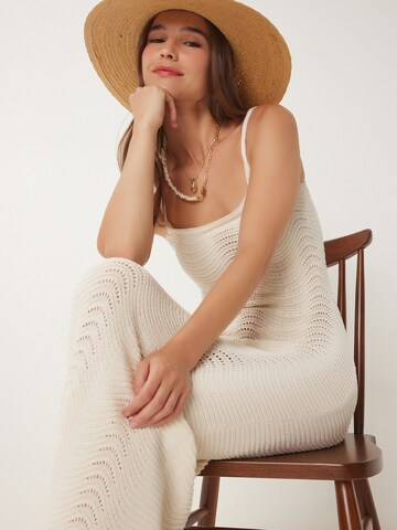 Robes en maille Happiness İstanbul en beige