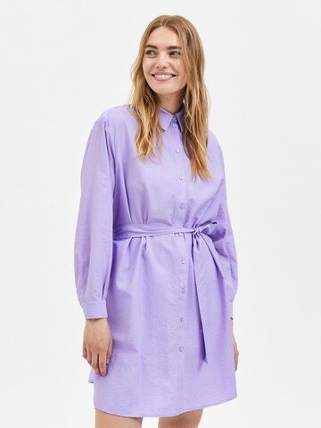 SELECTED FEMME - Vestidos camiseiros em roxo: frente