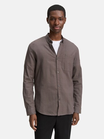 Coupe regular Chemise TOM TAILOR DENIM en marron : devant