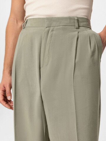 Loosefit Pantalon à pince Antioch en vert