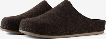 Travelin Classic Flats 'At-Home ' in Brown
