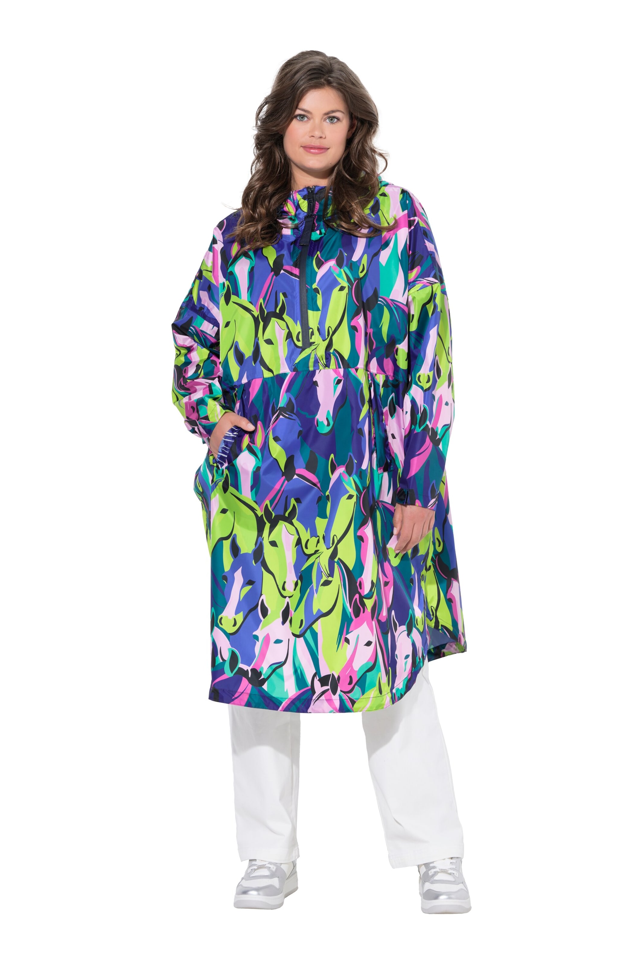 LAURASØN Performance Jacket in Blue: front