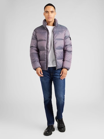 Calvin Klein Jeans Přechodná bunda – fialová