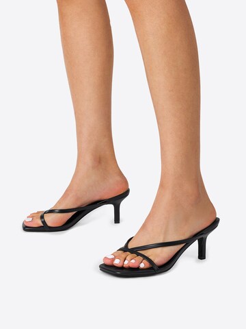 Dream Pairs Strap Sandals in Black