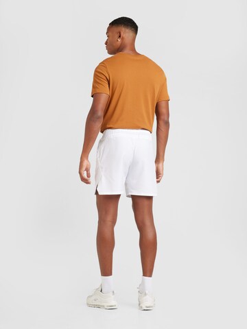 NIKE Regular Sportshorts 'VCTRY' in Weiß