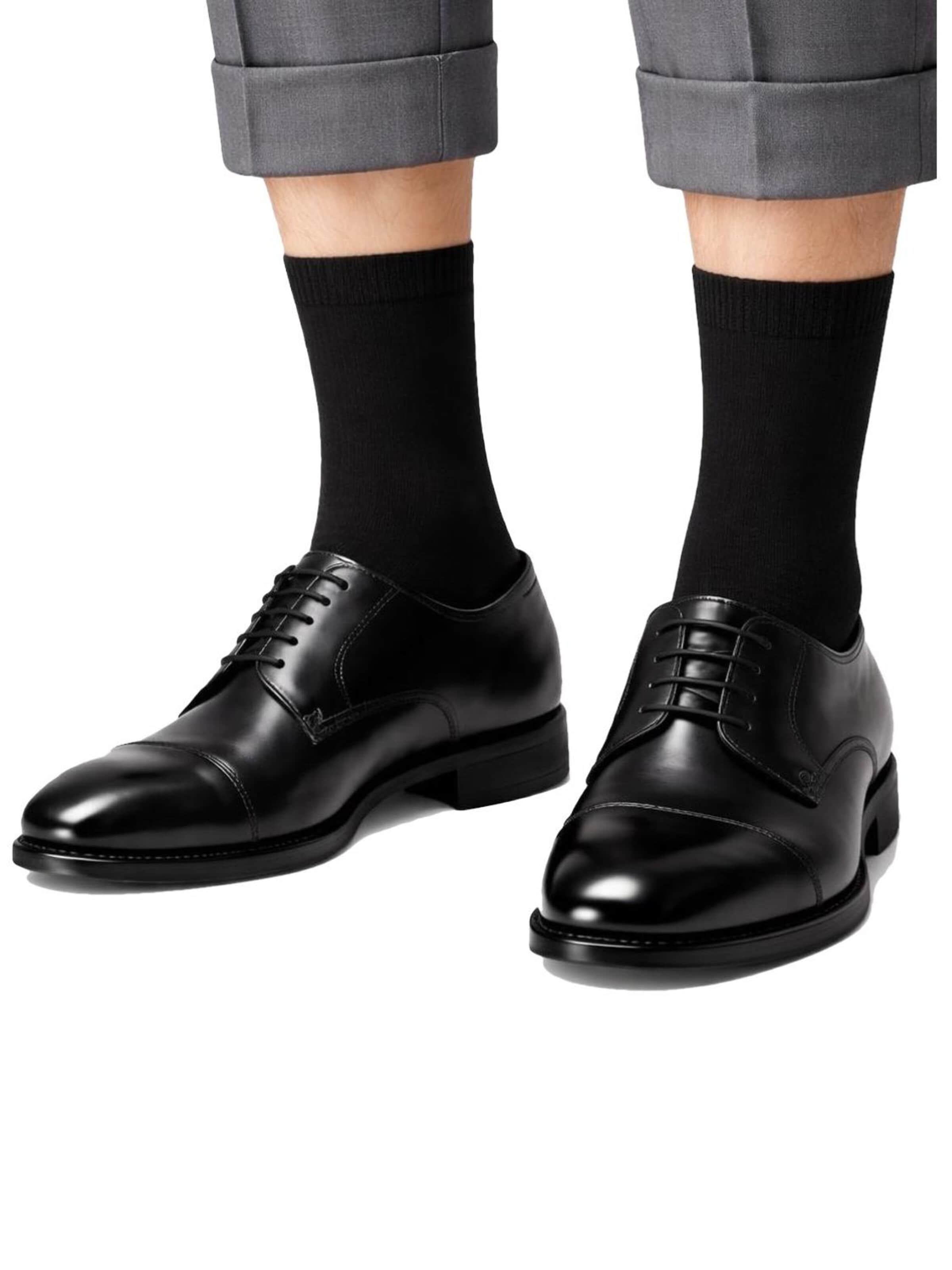 Cocain Underwear Socks in Black: front