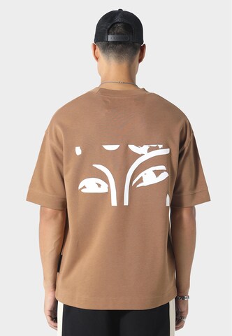 Irasuto Studios T-Shirt 'Saraisu' in Braun: Vorderseite