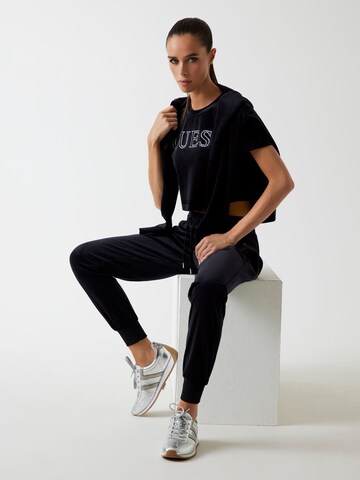 GUESS Tapered Hose in Schwarz