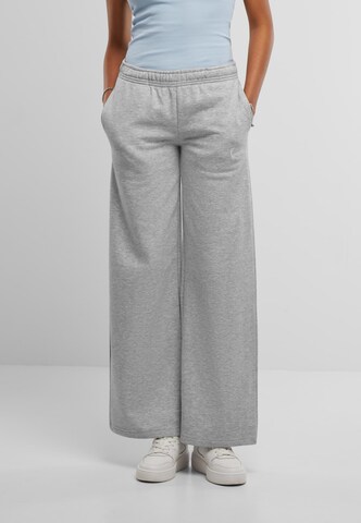 Karl Kani Regular Pants in Grey: front