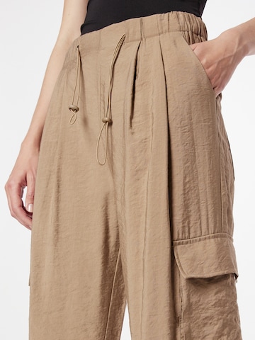 Wide leg Pantaloni cargo 'ELLA' di SISTERS POINT in beige