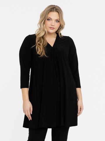 Yoek Tunic in Black: front