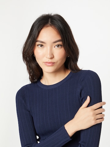 Coast Sweater in Blue