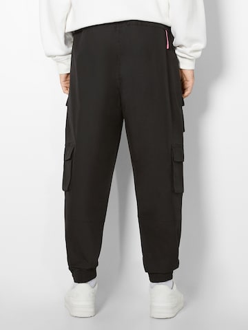 Bershka Tapered Hose in Schwarz