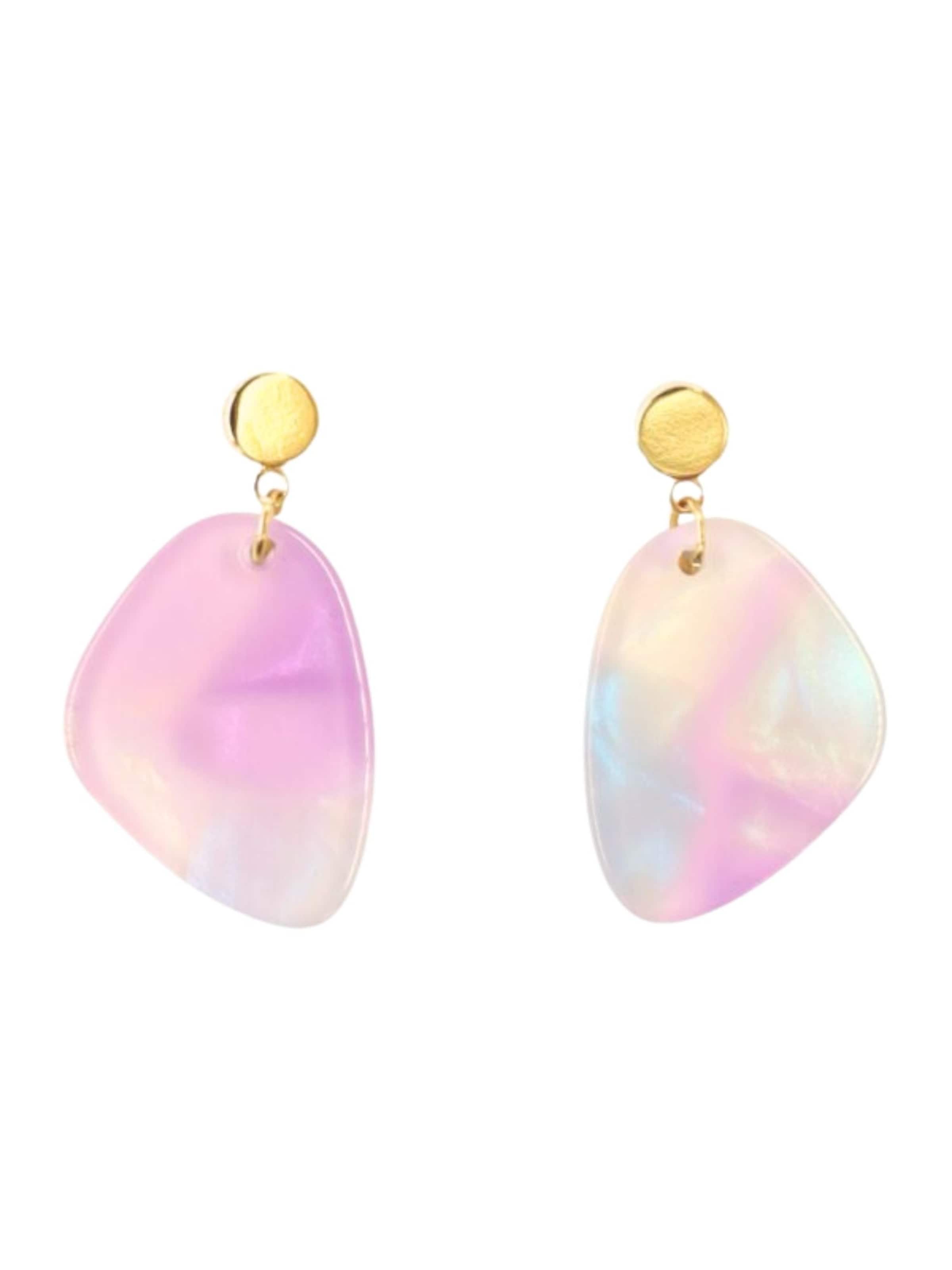 Fräulein Wunder Earrings 'Acetat Amy' in Purple: front