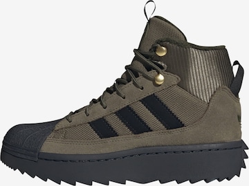 ADIDAS ORIGINALS - Bota 'Superstar' em verde: frente