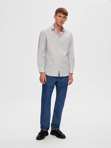 SELECTED HOMME جينز مضبوط قميص 'Milo' بلون أزرق