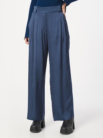 SECOND FEMALE Wide leg Pleat-Front Pants in Blue: front