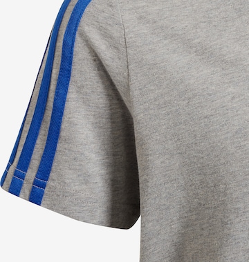 ADIDAS SPORTSWEAR - Camiseta funcional 'Essential' en gris