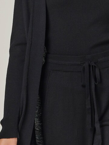 YOU LOOK PERFECT Hausanzug in Schwarz