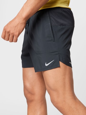 NIKE Regular Sportshorts 'Flex Stride' in Schwarz