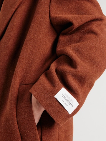 Cappotto di mezza stagione di Karo Kauer in marrone