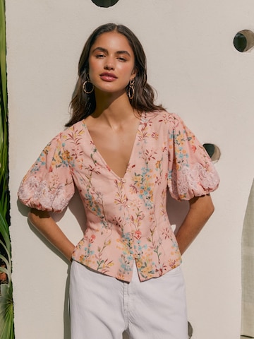 Friends Like These Blouse in Roze