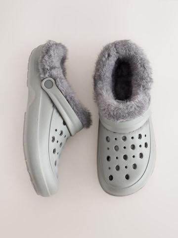 Next - Zuecos en gris