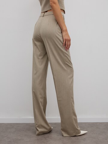 RÆRE by Lorena Rae Loose fit Trousers with creases in Beige