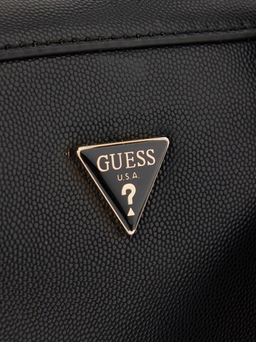 GUESS Olkalaukku 'ISOBEL' värissä musta