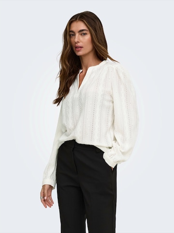 ONLY - Blusa 'ONLMINNA' en blanco: frente