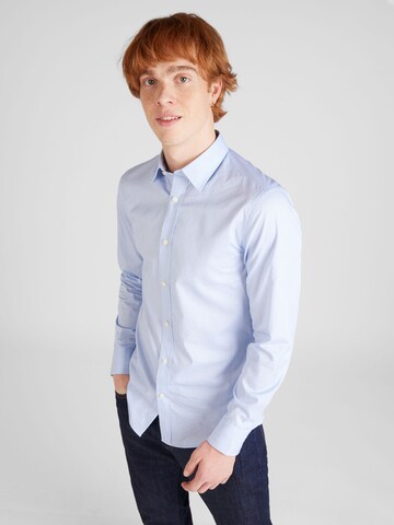 Coupe regular Chemise 'ADLEY' Tiger of Sweden en bleu : devant