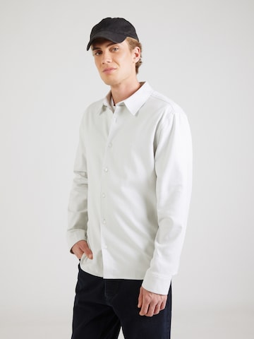 Calvin Klein - Ajuste confortable Camisa en gris: frente