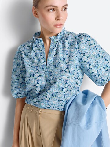 Rich & Royal - Blusa em azul: frente