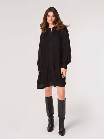 Robe Apricot en noir