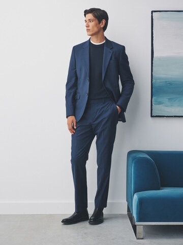 Coupe slim Pantalon à plis Next en bleu