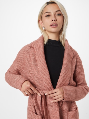 Cardigan 'Fabrice' ABOUT YOU en rose