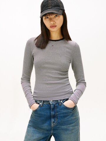 Tommy Jeans Shirt 'ESSENTIAL' in Schwarz: Vorderseite