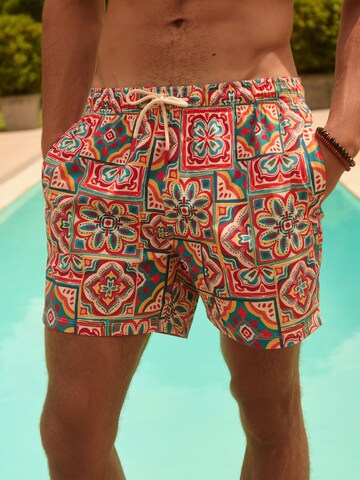 Shorts de bain Next en rouge : devant