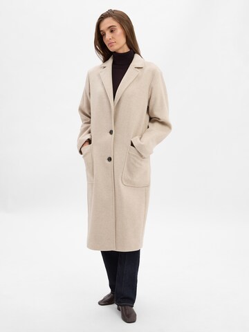 Manteau d’hiver Marie Lund en beige : devant