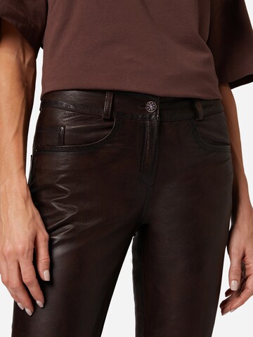 RICANO - Slimfit Pantalón 'Dorin' en marrón