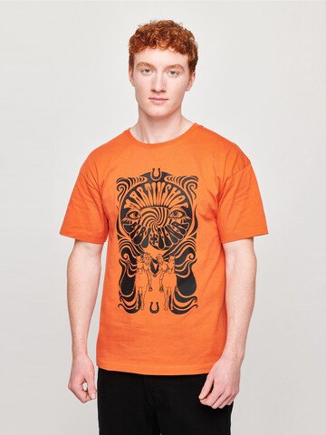 ABOUT YOU x StayKid T-shirt 'BIBI+TINA' i orange: framsida